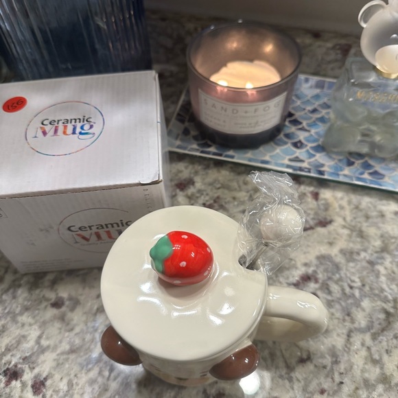 Bear Korean Ceramic Mug with Strawberry Lid & Spoon - Picture 4 of 8